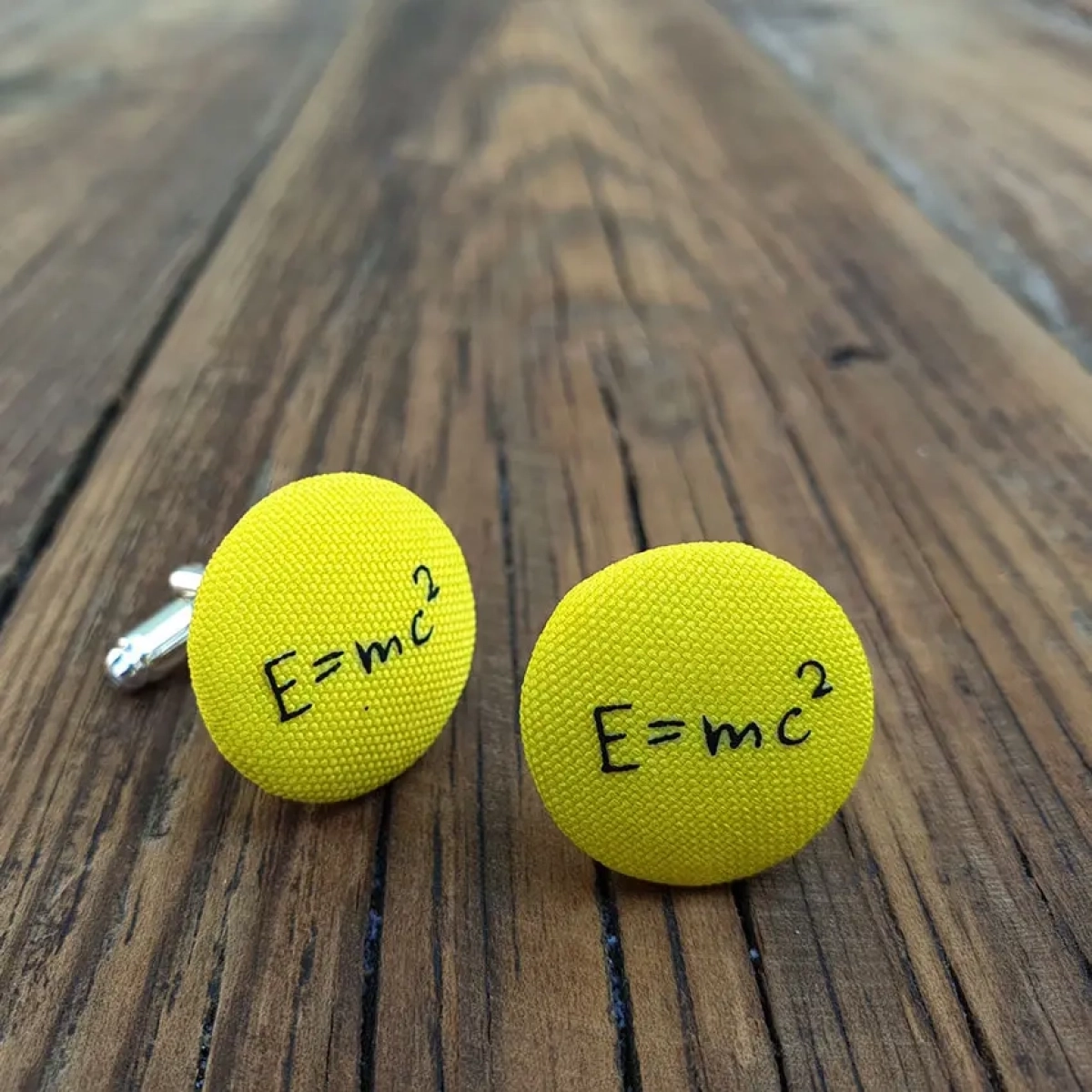 3056images-fizicka-formula-emc2-manzetne-2060-8